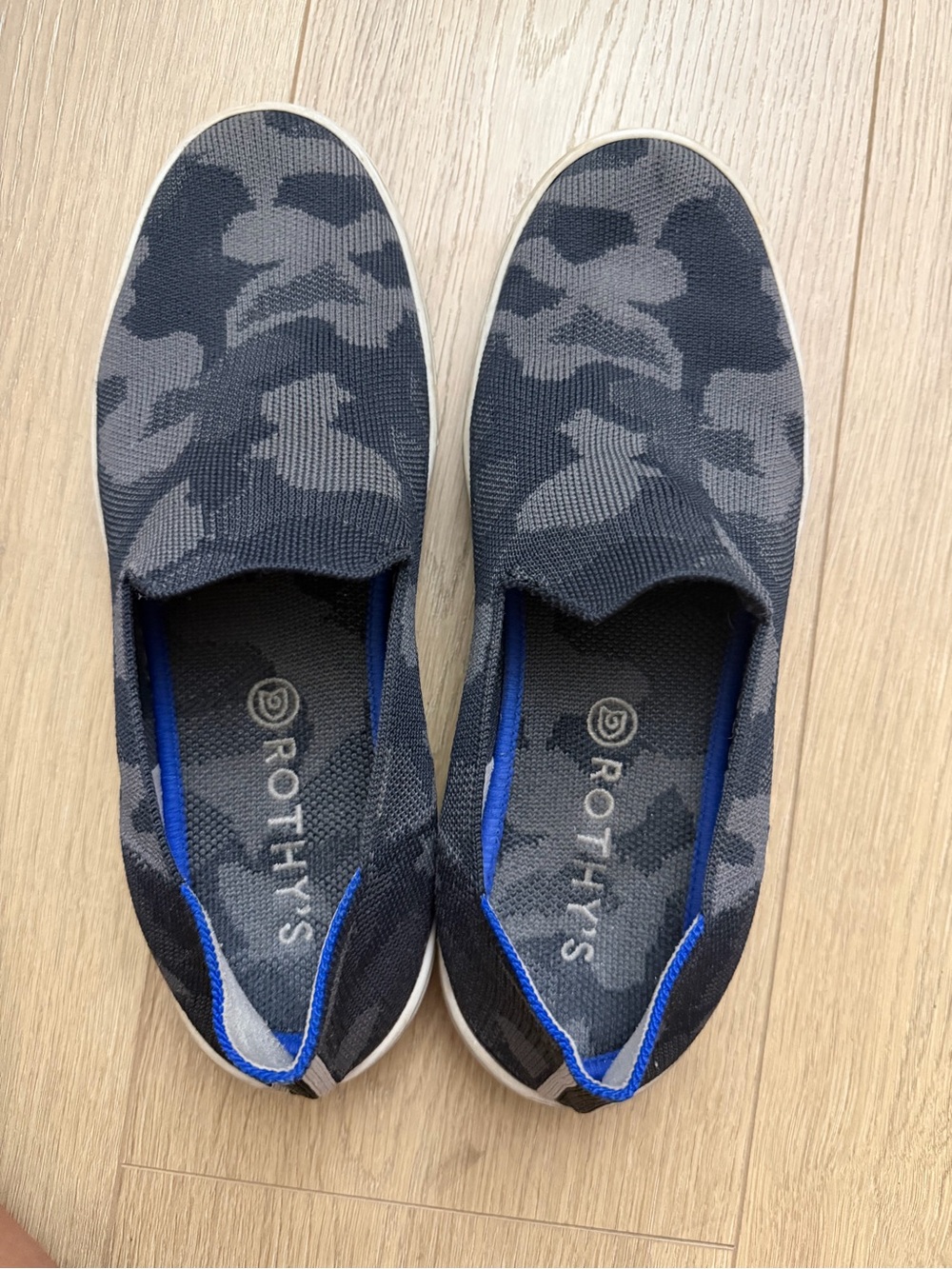 Rothys women’s 9.5 Slate Camouflage Slip-On Sneakers